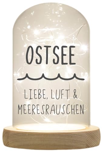 WB wohn trends LED-Glaskuppel, Ostsee Liebe Luft Meeresrauschen, 16,5x11cm, Glasglocke mit LED-Licht und Holz-Fuß LED-Laterne LED-Lampe mit Text Spruch von WB wohn trends