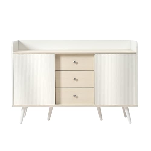 Sideboard mit Schiebetüren und Schubladen–Modernes Wohnzimmer-und Schlafzimmermöbel mit erhöhter Randkante –Verstellbare Regale und Anti-Kipp-Sicherung– Massivholzbeine und Metallgriffe (Weiß) von WEALTHKING