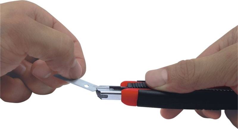 WEDO Cutter Cutter Auto-Load 9mm schwarz/rot von WEDO
