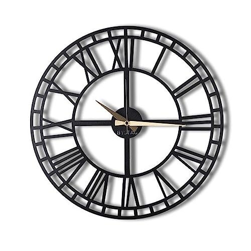 Dekorative Metall-Wanduhr mit römischen Ziffern, 70 x 70 cm von WELL HOME MOBILIARIO & DECORACIÓN