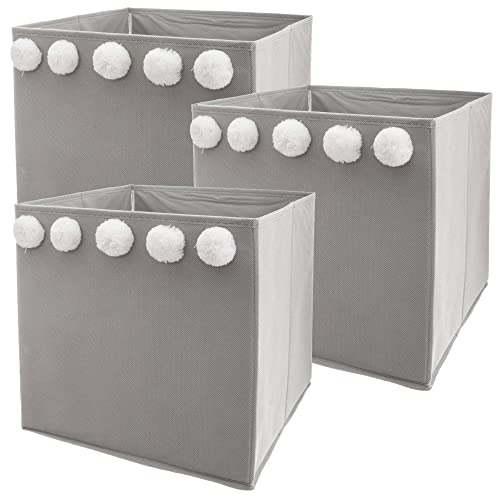 Set von 3 Kinderlagerboxen mit grauen Pompomen - 29 x 29 x 29 cm von WELL HOME MOBILIARIO & DECORACIÓN