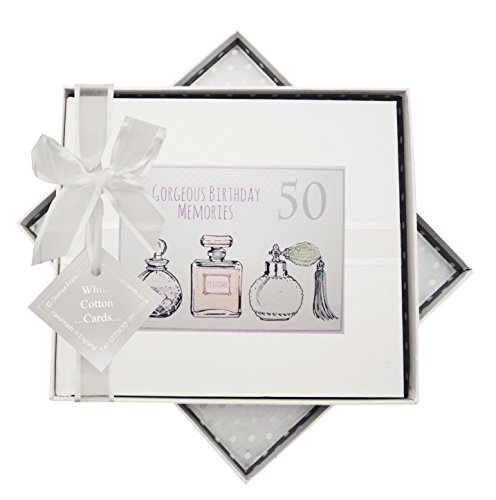 WHITE COTTON CARDS 50. Geburtstag, Gästebuch, Parfümflaschen, Holz, weiß, 19.5 x 21.5 x 1.5 cm von WHITE COTTON CARDS