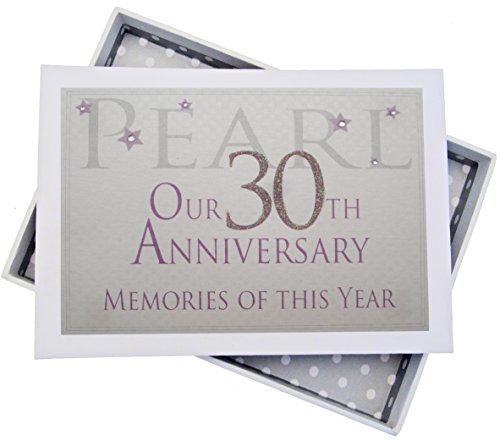 WHITE COTTON CARDS Glückwunschalbum zum 30. Jahrestag, Erinnerungen an Dieses Jahr, kleines Album, Glitzer und Worte, Holz, weiß, 12.5x17.5x2.5 cm von WHITE COTTON CARDS