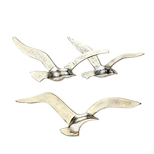 WHW Whole House Worlds Americana Flying Birds Metall-Wanddekoration, handgefertigt, aus feinem Silberaluminiumguss, Flachrelief, 39 cm breit und 34 cm breit von WHOLE HOUSE WORLDS