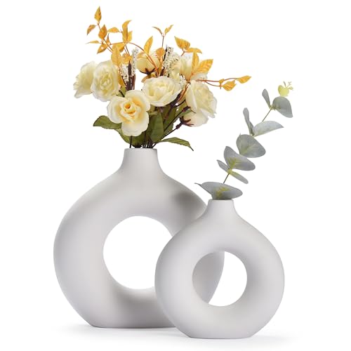 Whole Housewares Keramikvase - Weiße nordische Boho Donutform dekorative Vasen - Kreisvase mit Loch für modernes Zuhause - Runde minimalistische Matte Pampasblumenvase Dekor für Party Whole Housewares Keramikvase - Weiße nordische Boho Donutform dekorative Vasen - Kreisvase mit Loch für modernes Zuhause - Runde minimalistische Matte Pampasblumenvase Dekor für Party von WHOLE HOUSEWARES