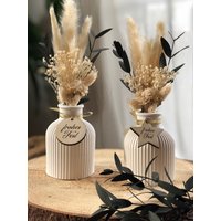 Weihnachtsgeschenk "Frohes Fest"/Vase Mit Trockenblumenstrauß Geriffelte Weiße Blumenvase Tischdeko Weihnachtsdeko von WIESENWUNDER