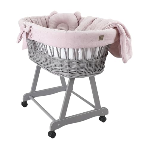 Wiklinopol Moseskorb Amelia Stubenwagen aus Weide mit Gestell & Matratze – Babykorb in Grau – Set Musselin-Bettwäsche in Gold-Lila – Weidenkorb, Tragbar, Ideal für Neugeborene Wiklinopol Moseskorb Amelia Stubenwagen aus Weide mit Gestell & Matratze – Babykorb in Grau – Set Musselin-Bettwäsche in Gold-Lila – Weidenkorb, Tragbar, Ideal für Neugeborene von WIKLINOPOL IRENEUSZ ZYGMUNT WICKER WOOD BABY 2000 EU