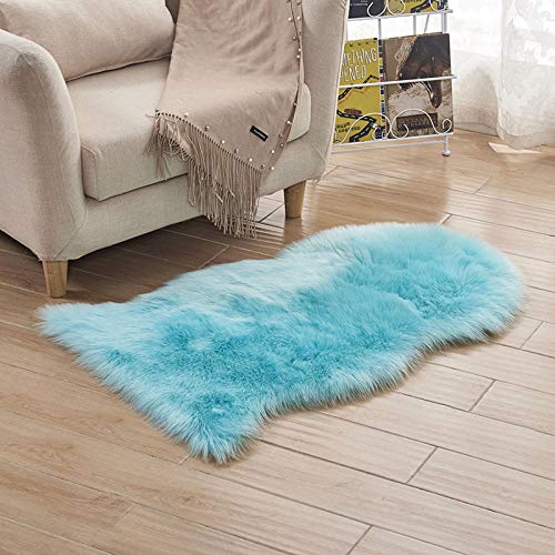 WIONE Faux Lammfell Teppich Shaggy Kunstfell Schaffell Lammfellimitat Teppiche Longhair Fell, Universal für Wohnzimmer Schlafzimmer Kinderzimmer Esszimmer Auto Bettvorleger Sofa Matte Hellblau von WIONE