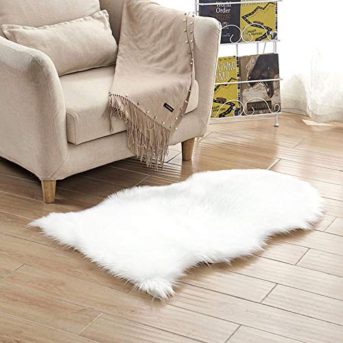 WIONE Spitzenqualität Lammfellimitat Teppich, Lammfellimitat Teppich Longhair Fell Optik Nachahmung Wolle Bettvorleger Sofa Matte Weiß 60 * 110cm von WIONE