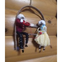 Makramee Puppen. Älteres Paar in Der Freizeit. Geschenk Für Großeltern. Familiendekoration. Wanddekoration von WISEOWLGALA