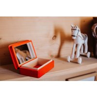 Rote Box Mit Spiegel, Bemalte Holzkiste, Personalisierte Schmuck-Box, Ring-Box, Geschenk-Ideen, Liebe von WITHwoodenLOVE