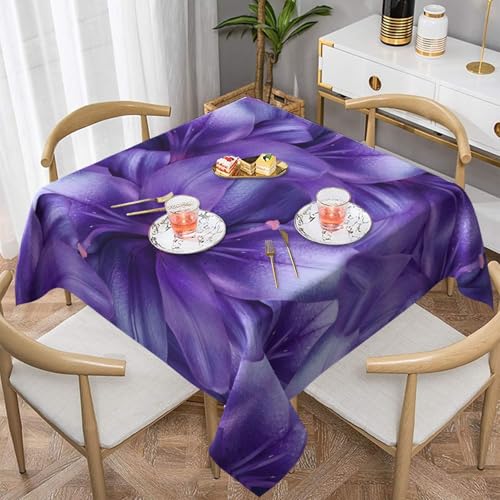 WKSGDSG Wasserdichte quadratische Tischdecke, 152 x 152 cm, auslaufsicher und knitterfrei, dekorative Tischdecke für Esstisch, Küche, Party, violette Lilienblumen, Tischdecken für Esszimmer WKSGDSG Wasserdichte quadratische Tischdecke, 152 x 152 cm, auslaufsicher und knitterfrei, dekorative Tischdecke für Esstisch, Küche, Party, violette Lilienblumen, Tischdecken für Esszimmer von WKSGDSG