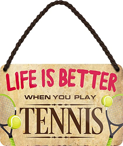 WOGEKA ART Blechschild - Life is better when you play TENNIS - Lustiger Spruch als Geschenkidee für Tennisspieler zu Geburtstag Weihnachten Deko Schild 18x12 cm Hängeschild Metallschild HS956 WOGEKA ART Blechschild - Life is better when you play TENNIS - Lustiger Spruch als Geschenkidee für Tennisspieler zu Geburtstag Weihnachten Deko Schild 18x12 cm Hängeschild Metallschild HS956 von WOGEKA ART