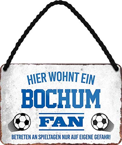 WOGEKA ART Retro Blechschild - Hier wohnt ein Bochum Fan Fußball - witziger Spruch Geschenk-Idee Geburtstag Weihnachten Dekoration 18x12 cm Vintage-Design Hänge-Schild Metall HS05 von WOGEKA ART