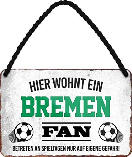 WOGEKA ART Retro Blechschild - Hier wohnt ein Bremen Fan Fußball - witziger Spruch Geschenk-Idee Geburtstag Weihnachten Dekoration 18x12 cm Vintage-Design Hänge-Schild Metall HS06 von WOGEKA ART