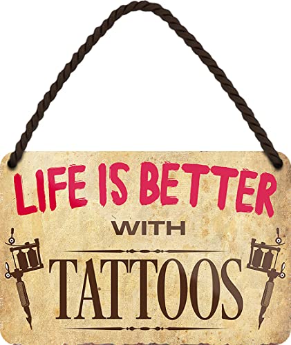 WOGEKA ART Retro Blechschild - Life is better with TATTOS - Lustiger Spruch als Geschenkidee für Tattoo Fans zu Geburtstag Weihnachten als Deko Schild 18x12 cm Metallschild Hängeschild HS954 WOGEKA ART Retro Blechschild - Life is better with TATTOS - Lustiger Spruch als Geschenkidee für Tattoo Fans zu Geburtstag Weihnachten als Deko Schild 18x12 cm Metallschild Hängeschild HS954 von WOGEKA ART