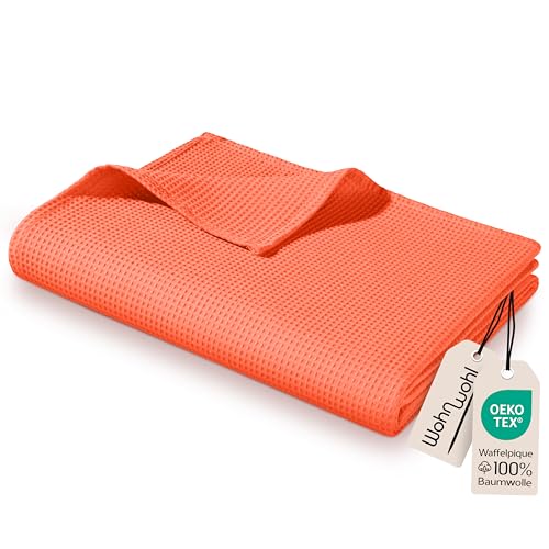 WOHNWOHL® Tagesdecke (150x200cm) • Leichte Waffelpique Decke • 100% Baumwolle • Sommerdecke • Sofa-Decke • Pflegeleichte Wohndecke • Überwurfdecke • Baumwolldecke • Farbe: Koralle von WOHNWOHL
