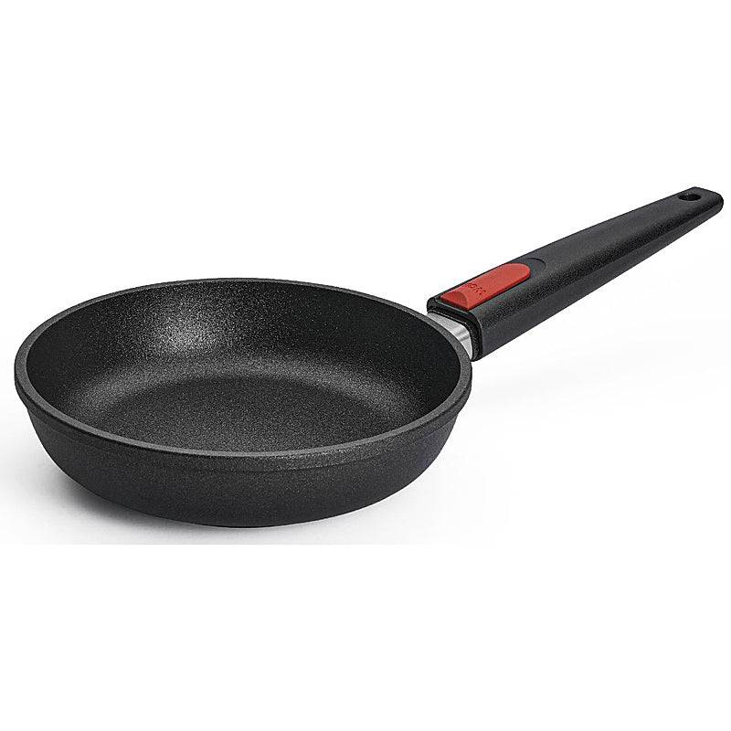Woll Nowo Titanium Induction Try-me-pan, Guss-Flachpfanne 20cm, 5cm hoch in Geschenkbox von WOLL