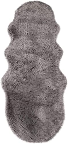 WOLTU Fellteppiche Schaffell, Kunstfell Lammfellimitat Teppich flauschig, Longhair Fell Optik, Dekofell für Stühle, Couch, Sofa Wohnzimmer Schlafzimmer Kinderzimmer, Hellgrau, (170-180) x 60cm von WOLTU