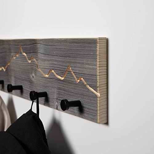 WOODS Garderobe aus Altholz mit Berg Motiv | handgefertigt in Bayern | Garderobenleiste Holz | Hakenleiste Wandgarderobe Flur | Handtuchhalter Bad (70cm (6 Haken), schwarze Haken) von WOODS