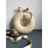 Eleganter Wollkranz „Creme". Kranz in Weichem Wollmix. Exklusives Hygge Home Accessoire von WOOLBLOOMY