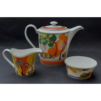 Clarice Cliff Kaffee Set Mit "Cornwall" Kaffeekanne, "Windbells" Krug Und "Secrets" Zuckerdose von WORLDRECORDS