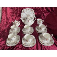 Royal Albert "Petit Point" Tee Set Komplett Mit Teekanne. Toller .toller Zustand von WORLDRECORDS