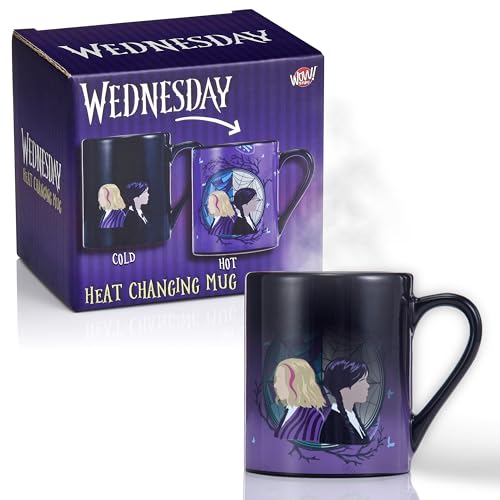 WOW! STUFF Wednesday Offizielle wärmeverändernde Tasse von Wednesday und Enid | Hitze enthüllt das Fenster des Nevermore-Wohnheims | Offizielle Geschenktasse für Fans der Wednesday-Serie auf Netflix von WOW! STUFF