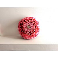 Dahlie Blütenkissen Florales Wohnzimmer Dekor, Dekoratives Samt Blumenkissen Realisting Aussehend Perfektes Geschenk Für Weihnachten von WOWpillowStudio