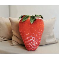 Erdbeere Realistisch Aussehendes Kissen, Beere Rotes Leben Wie Plüsch, Lustiges Süßes Gefülltes Obstbeerenkissen, Einzigartiges Geschenk Für von WOWpillowStudio