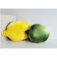 Zitrone Limette Realistisch Aussehendes Kissen, Zitrus Leben Wie Plüsch, Lustiges Süßes Gefülltes Obst Einzigartiges Geschenk Für Tochter Plushie von WOWpillowStudio