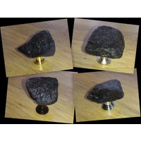 Creekside Collection - Naturstein Knauf Graphite Black von WTKSTUDIO84