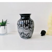 Gothic Totenkopf Vase, Graue Glasur, Goth Skulls Blumen, Makabre Alternative Blume, Emo Geschwungene Vasen, Dekorative Keramik, Weird Wonderful von WWCeramicsUK