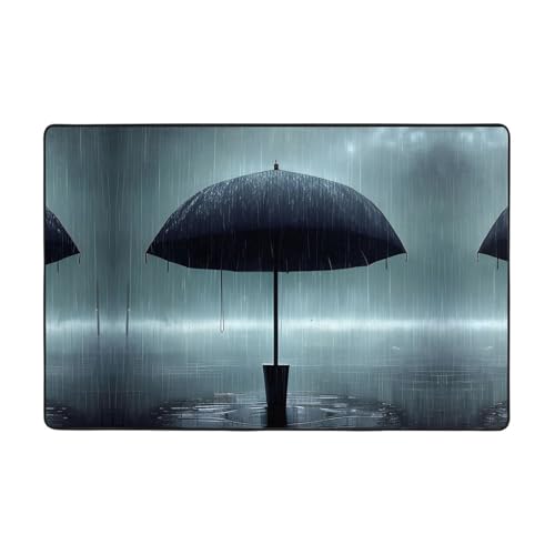 Schwarzer Regenschirm im Regen, bedruckter Wohnzimmer-Teppich, 183 x 122 cm, für Couchtisch/Nachttisch/Büro/Balkon Schwarzer Regenschirm im Regen, bedruckter Wohnzimmer-Teppich, 183 x 122 cm, für Couchtisch/Nachttisch/Büro/Balkon von WXXWXD