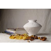 Milky Moon Vase, Mittelbreite von WabisabiShopUK