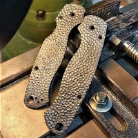 Spyderco Skalen Crater Muster Handgefertigt Auf Bestellung Spyderco Messer Messingwaage Paramilitärisch 2/Para 3/Manix 2 von Wabisabicraftworks