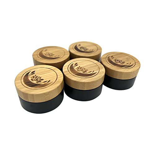 Wachsmann | Hochwertige Glastiegel mit Bambusdeckel | schwarz | Für nachhaltige DIY-Naturkosmetik | Mit Geschenkverpackung | Reise Behälter für Salben & Lotionen | 100 ml Graviert, 5 Stück von Wachsmann
