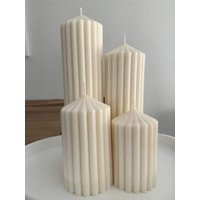 Geriffelte Stumpenkerze Creme | Säulenkerze Adventskranz Kerze Weihnachtskerze Hochzeitskerze 100 % Natürliches Rapswachs Geriffelte Stumpenkerze Creme | Säulenkerze Adventskranz Kerze Weihnachtskerze Hochzeitskerze 100 % Natürliches Rapswachs von Wachswunder