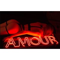 Amour Leuchtreklame, Led-Zeichen, Amour-Lichtzeichen, Amour-Wanddekor, Neonlichtzeichen Für Wand, Neonzeichen-Schlafzimmerdekor, Led-Zeichen von WackoStore