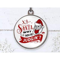 Santa Why You Be Judgin "Weihnachts-Erkennungsmarke | Hund Weihnachtsgeschenk Kostenlose Personalisierung von WagATudeTags