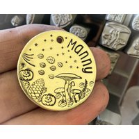 Kürbis Hundeanhänger, Handgestempelter Hundeanhänger Mit Herbstdesign, Niedlicher Metall-Haustieranhänger 2 Telefonnummern, Microchipped von WaggyPooch