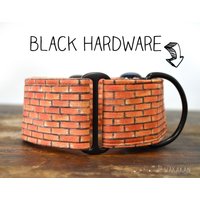 Bricks Martingale Hundehalsband. Verstellbar, Handgefertigt Aus 100 % Baumwollstoff. Ziegel, Mauer, Schlamm, Mauer. Wakakan von Wakakan