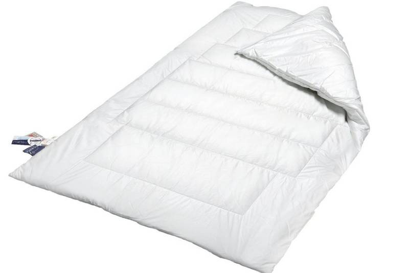 Walburga Kunstfaserbettdecke ECO, Füllung: 100% Polyester, aus recycelten Fasern, Bezug 100% Baumwolle KbA von Walburga