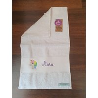 Besticktes Gästehandtuch Mit Einhorn Besticktes Gästehandtuch Mit Einhorn von Waldstickerei