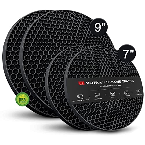 Walfos Topfuntersetzer aus Silikon, hitzebeständig, 4 Stück, 2 Größen, 17,8 cm und 22,9 cm, Mehrzweck-Anti-Rutsch-Pads für Hot Pot, heiße Dishers, Glasöffner, lebensmittelecht und BPA-frei (schwarz) Walfos Topfuntersetzer aus Silikon, hitzebeständig, 4 Stück, 2 Größen, 17,8 cm und 22,9 cm, Mehrzweck-Anti-Rutsch-Pads für Hot Pot, heiße Dishers, Glasöffner, lebensmittelecht und BPA-frei (schwarz) von Walfos