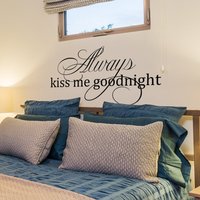 Vinyl Aufkleber Wand Zitat Immer Kiss Me Goodnight, Leben Liebe Familie Zitate Wohnkultur Schriftzug Schlafzimmer - 123 von WallPlaza