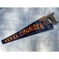 Vintage Handbemalte Säge "Level Changer' Emaillefarbe Komplett Restaurierte Wandkunst von WallSlapStudios