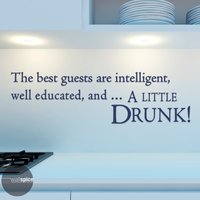 Die Besten Gäste Sind Intelligent, Gut Erzogen Und Ein Wenig Betrunken Vinyl & Wandaufkleber von WallSpiceDecals