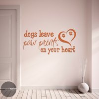 Hunde Hinterlassen Paw Prints Auf Ihr Herz Vinyl & Wandaufkleber von WallSpiceDecals