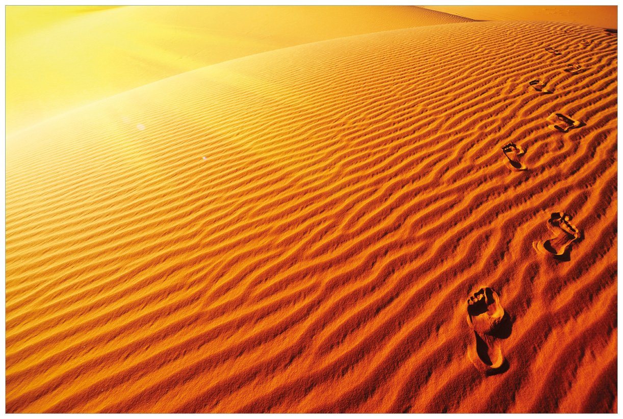Wallario Acrylglasbild, Fußspuren im Sand - Sanddüne in der Wüste, in verschiedenen Ausführungen von Wallario
